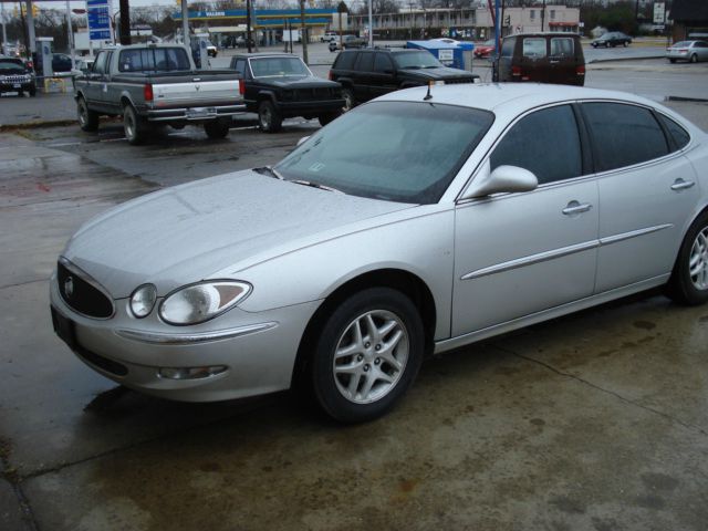 Buick LaCrosse 2005 photo 2