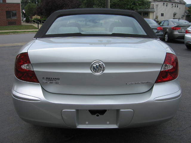 Buick LaCrosse 2005 photo 2
