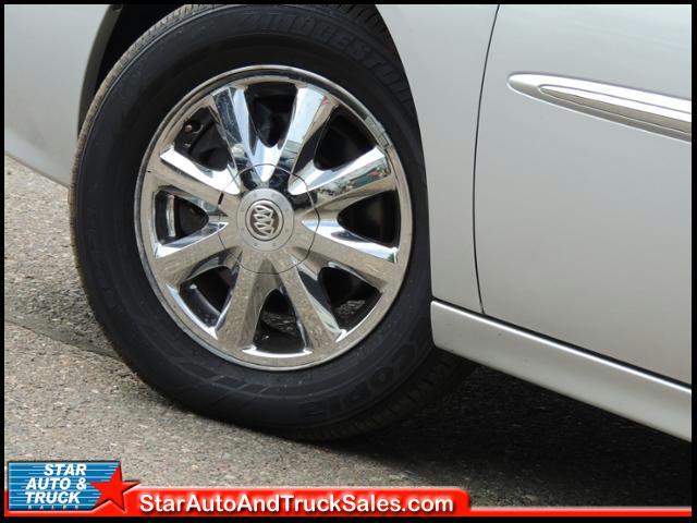 Buick LaCrosse 2005 photo 2