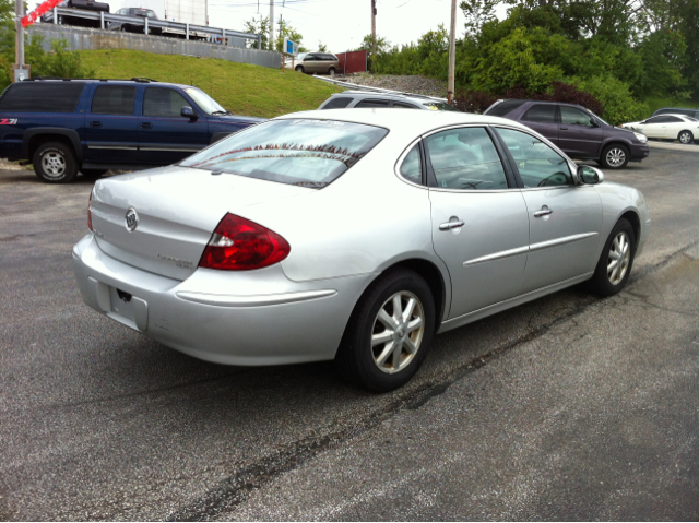 Buick LaCrosse 2005 photo 2