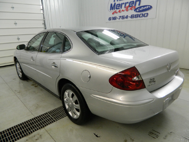 Buick LaCrosse 2005 photo 2