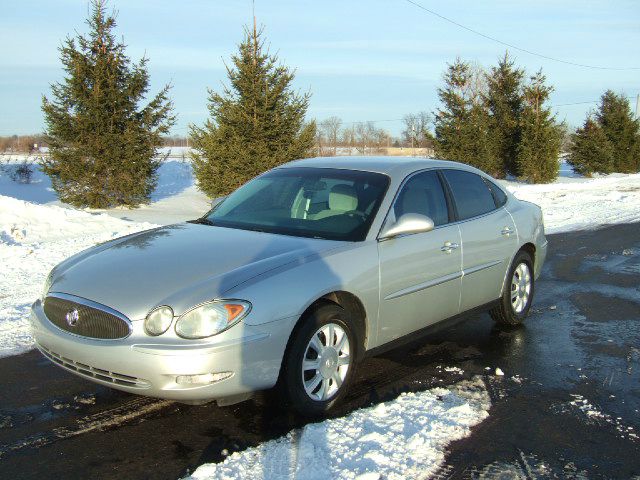 Buick LaCrosse 2005 photo 2