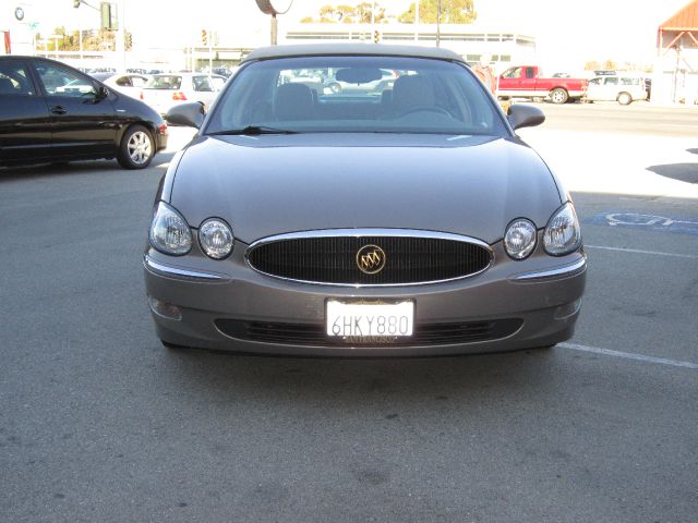 Buick LaCrosse 2006 photo 2