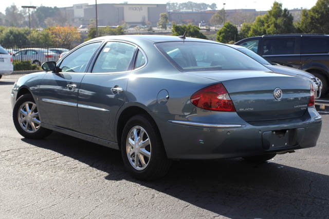 Buick LaCrosse 2006 photo 2