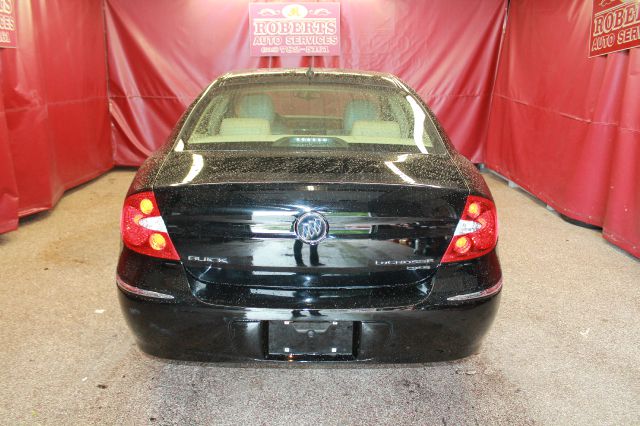 Buick LaCrosse 2006 photo 2