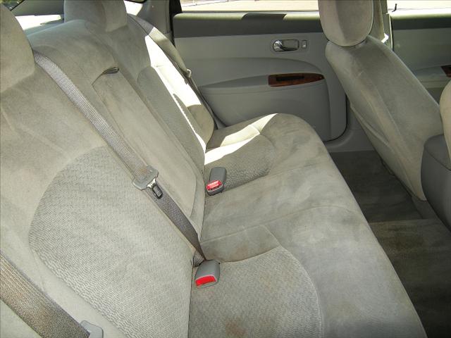 Buick LaCrosse 2006 photo 2