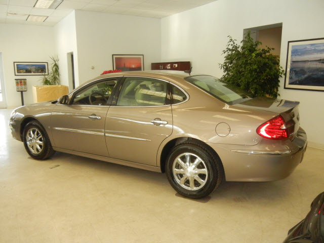 Buick LaCrosse 2006 photo 2