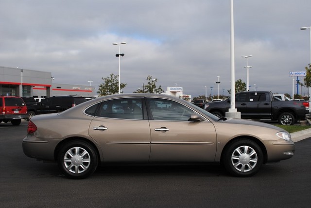 Buick LaCrosse 2006 photo 2