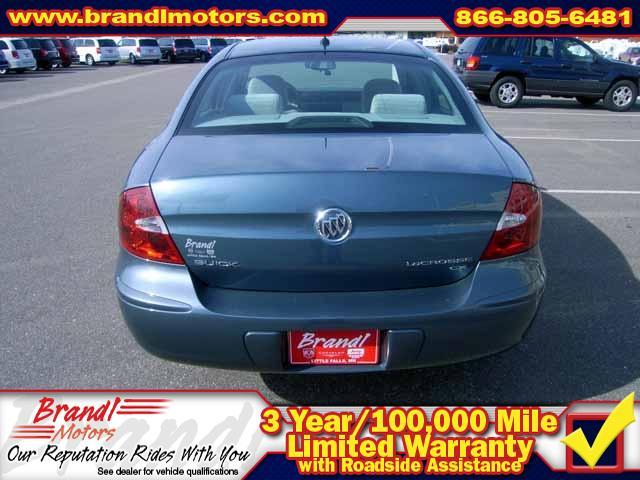 Buick LaCrosse 2006 photo 2