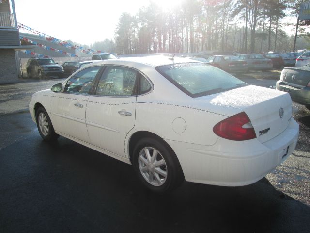 Buick LaCrosse 2006 photo 2