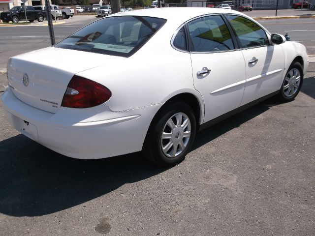 Buick LaCrosse 2006 photo 2