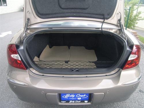 Buick LaCrosse 2007 photo 2