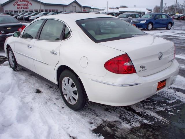 Buick LaCrosse 2008 photo 2