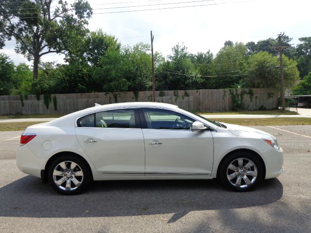 Buick LaCrosse 2010 photo 1