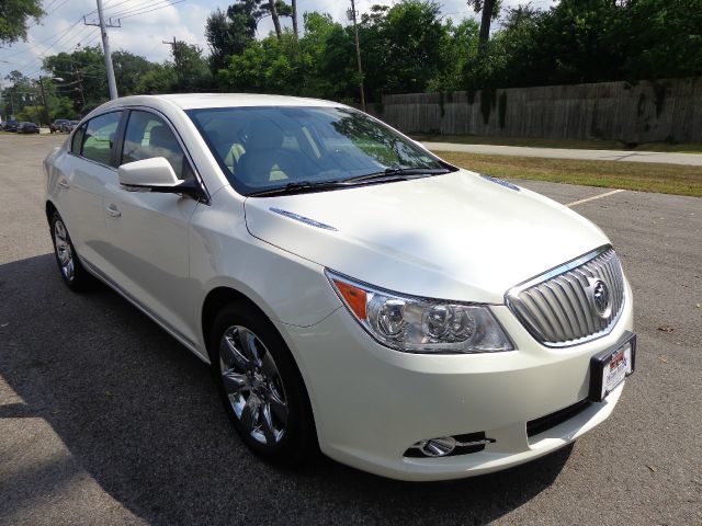 Buick LaCrosse 2010 photo 2