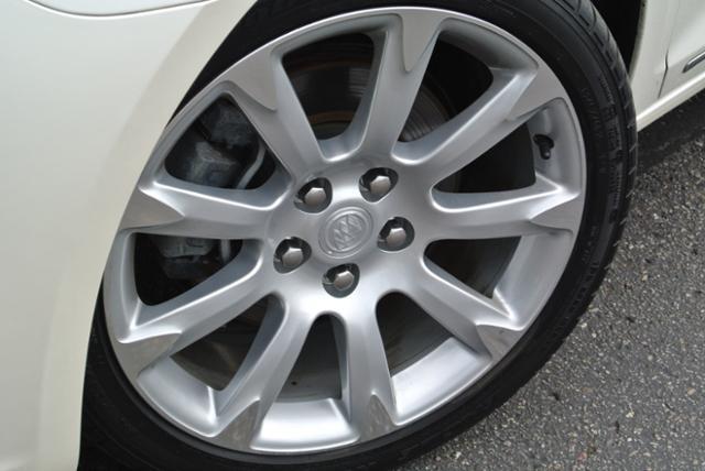 Buick LaCrosse 2010 photo 1