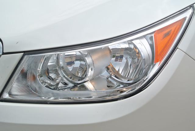 Buick LaCrosse 2010 photo 2