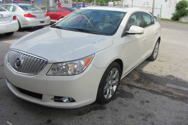 Buick LaCrosse 2010 photo 2