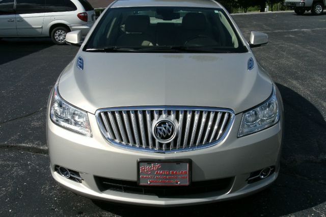 Buick LaCrosse 2010 photo 1