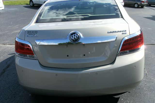 Buick LaCrosse 2010 photo 3