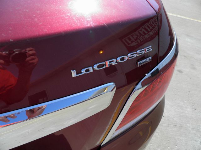 Buick LaCrosse 2010 photo 2
