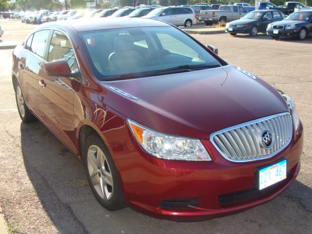 Buick LaCrosse 2010 photo 2