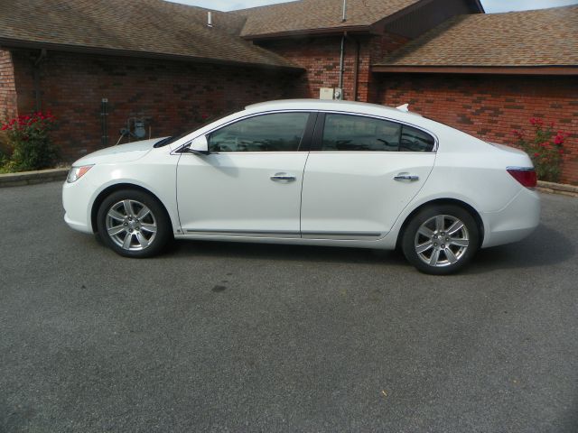 Buick LaCrosse 2010 photo 1
