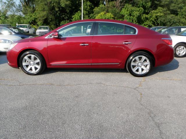 Buick LaCrosse 2010 photo 1
