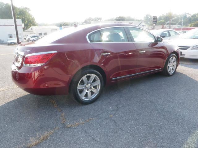 Buick LaCrosse 2010 photo 2