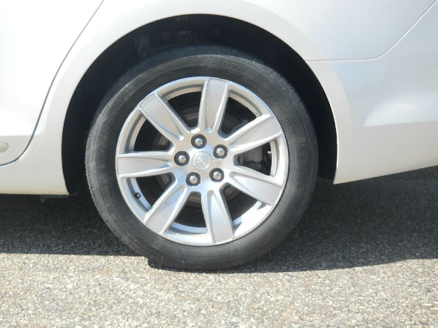 Buick LaCrosse 2011 photo 3
