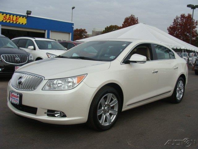 Buick LaCrosse 2011 photo 2