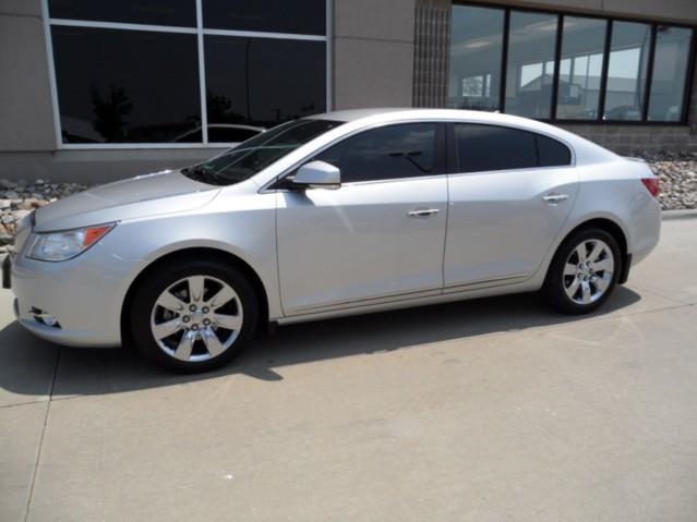Buick LaCrosse 2011 photo 1
