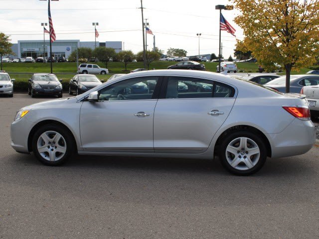Buick LaCrosse 2011 photo 2