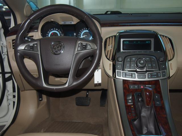 Buick LaCrosse 2011 photo 1