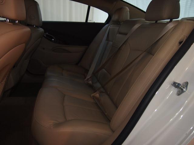 Buick LaCrosse 2011 photo 2