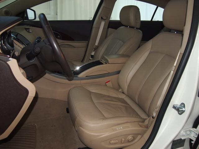 Buick LaCrosse 2011 photo 3