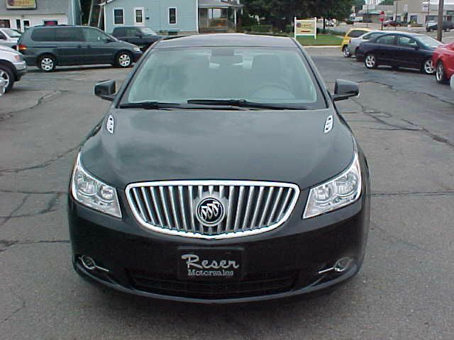 Buick LaCrosse 2011 photo 2