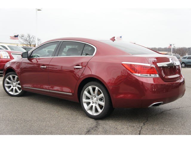 Buick LaCrosse 2011 photo 2