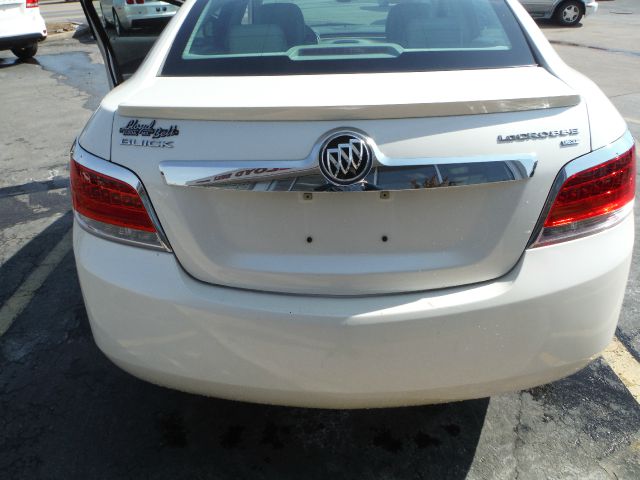 Buick LaCrosse 2011 photo 2