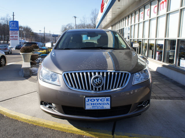 Buick LaCrosse 2011 photo 2