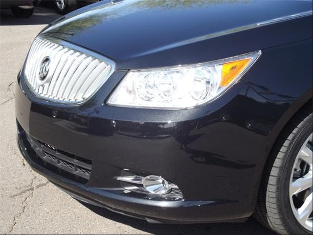 Buick LaCrosse 2011 photo 2