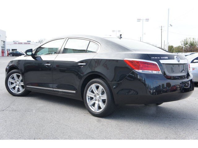 Buick LaCrosse 2011 photo 2