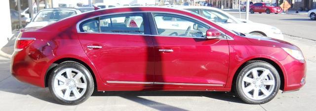 Buick LaCrosse 2011 photo 2
