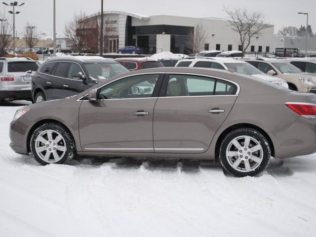 Buick LaCrosse 2011 photo 2