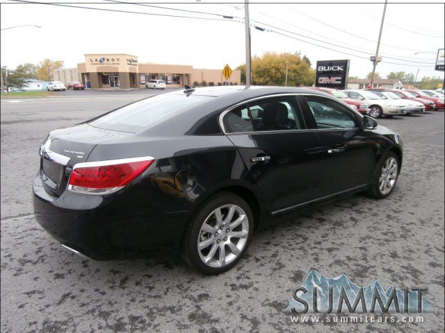 Buick LaCrosse 2011 photo 2