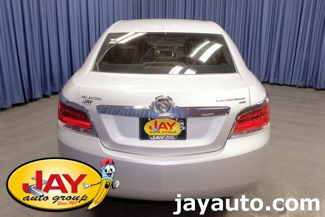 Buick LaCrosse 2011 photo 1