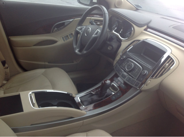 Buick LaCrosse 2011 photo 1