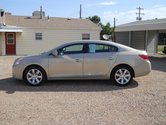 Buick LaCrosse 2011 photo 2
