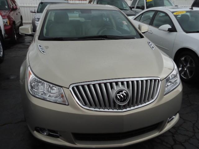 Buick LaCrosse 2011 photo 1
