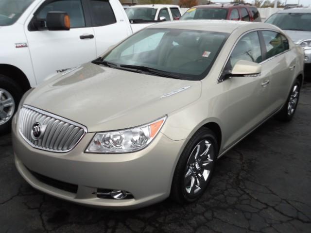 Buick LaCrosse 2011 photo 2